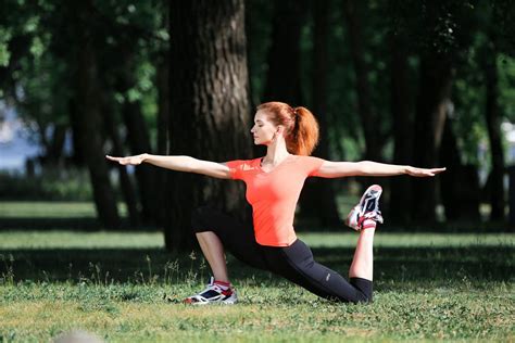 Йога на улице: Как одеться для практики на свежем воздухе