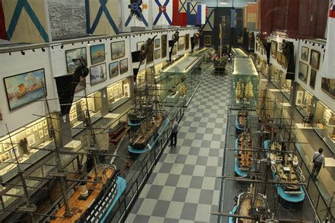 Морской стиль: история и современность в моде — лекция в Северном морском музее