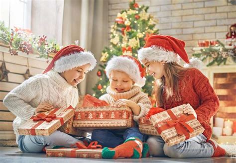 Почему дети становятся счастливее, когда дарят подарки, а не получают их