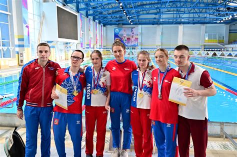 Захватывающая борьба женщин в эстафете 4х100 м вольным стилем на Кубке России по плаванию